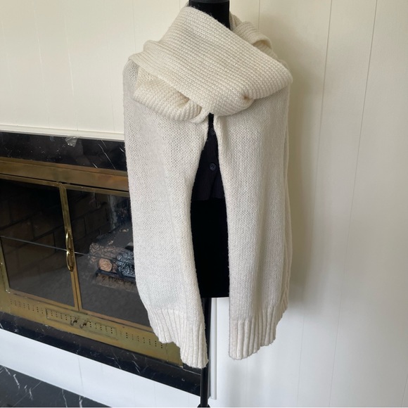 Jennifer Lopez Sweater with scarf size small - Picture 4 of 7